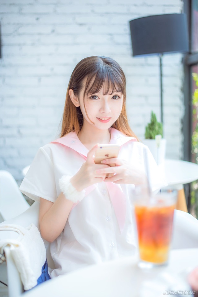 男学生以不知天高地厚想法幼稚盲目自大为主，女学生就不那么想法幼稚了，而且有一部分想法还很成熟。——韩寒眼中的大学生。